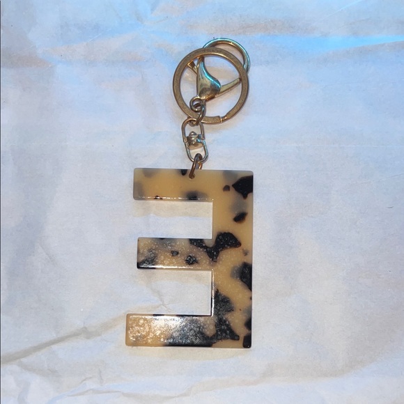 Tortoise Shell Letter E Keychain - Picture 2 of 2
